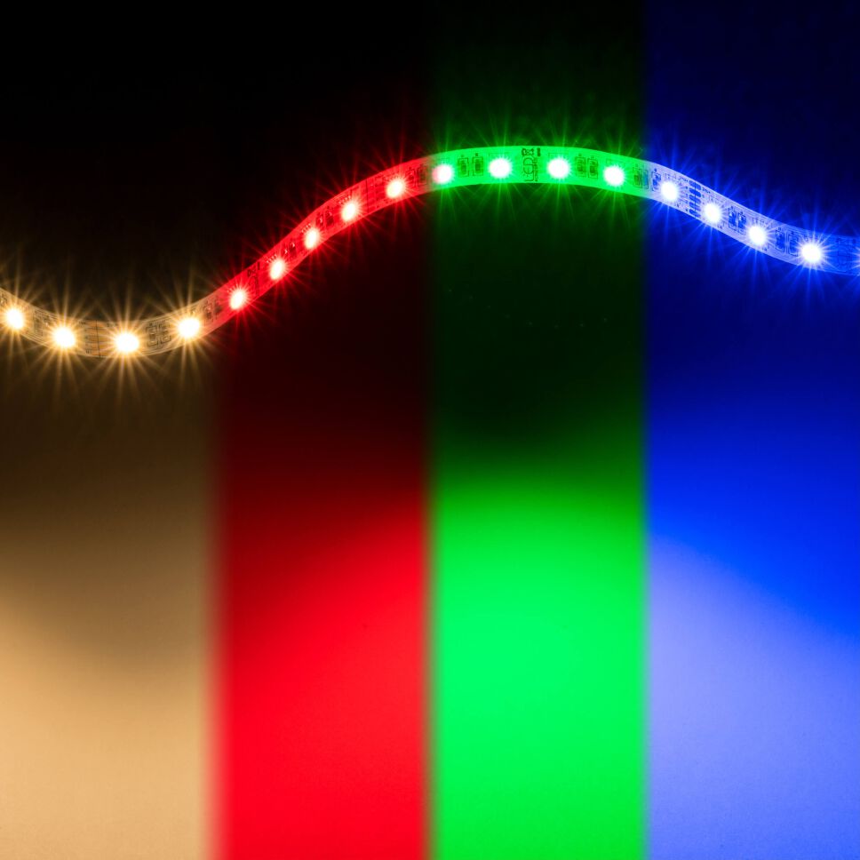 Zusammengesetztes Bild der einzelnen Kanäle des RGBW LED Streifens leuchtend, links warmweiß, rechts RGB