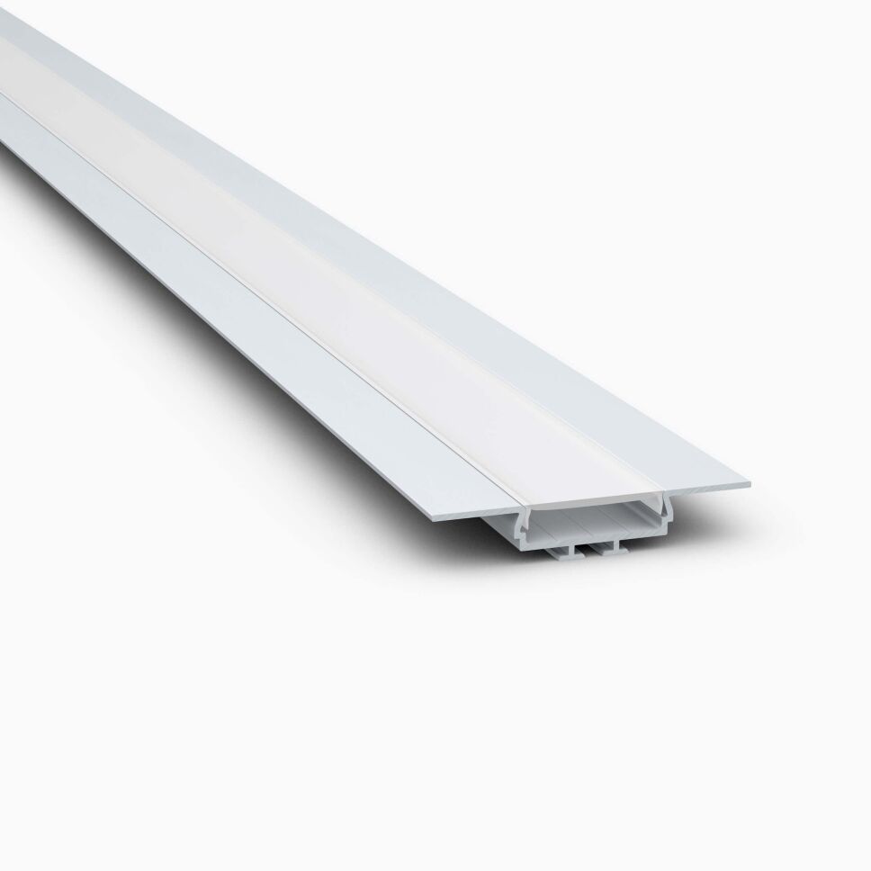 Produktbild vom LED Alu Einlassprofil OPAC in alu eloxiert, flach mit breiten Flügeln und weißer matt opaler Abdeckung