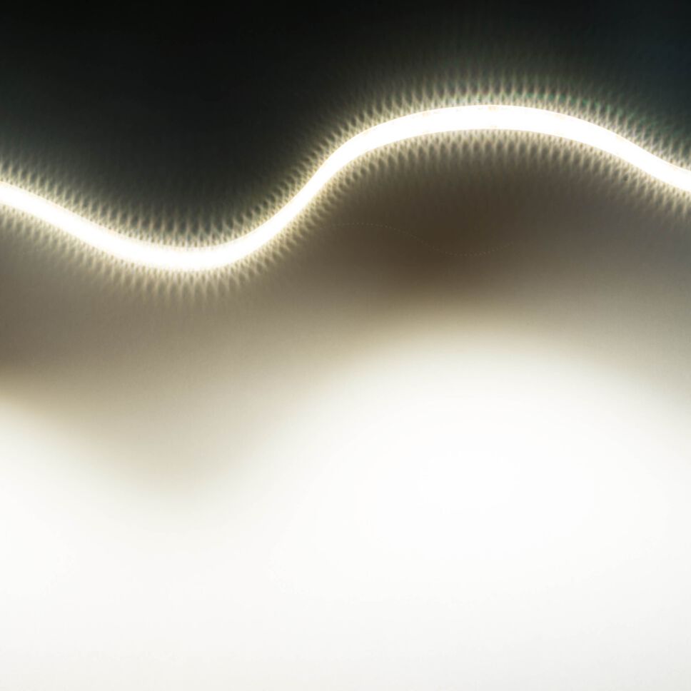 Techniche Darstellung vom neutralweiß leuchtenden 24V LED Streifen mit Profil-Dimmer. Das Bild ist bemaßt