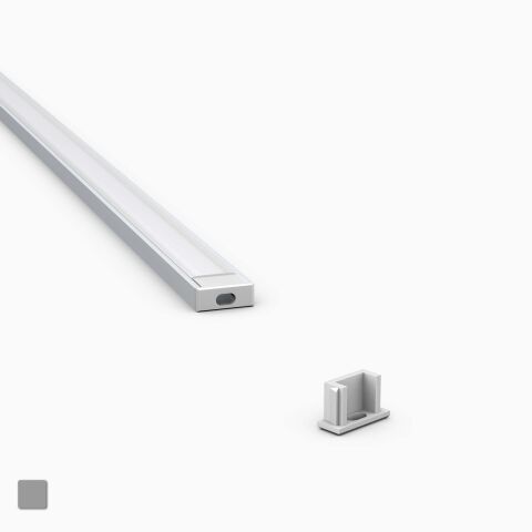 grauer Endkappe aus Kunststoff für Profil SK mit Öffnung für Kabelführung, Produktbild und Endkappe auf Profil gesteckt