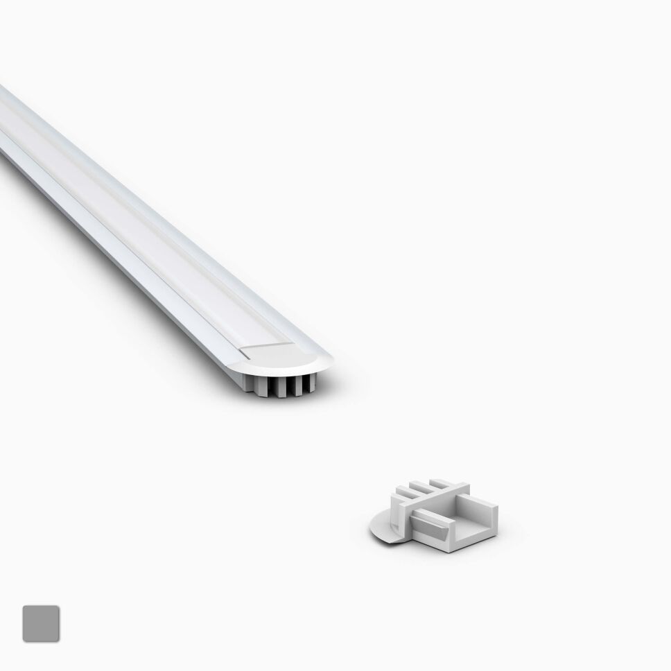 grauer Endkappe aus Kunststoff für Profil FK, Produktbild und Endkappe auf Profil gesteckt