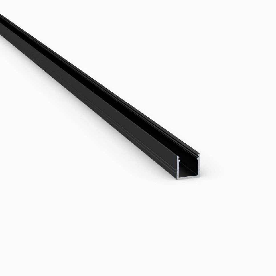 Produktbild, LED Alu Profil S10 in schwarz (RAL9005) eloxiert ohne Abdeckung, freigestellt vor grauem Hintergrund