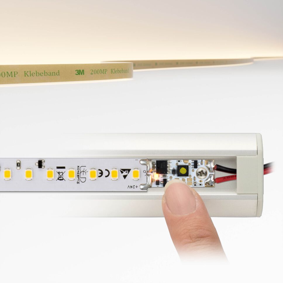 High Power LED Streifen mit angebrachten LED Profil-Dimmer, die Abbildung oben im Bild zeigt die Lichtfarbe und flexible Leiterplatte