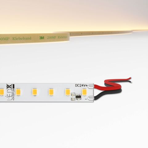geregelter IC LED Streifen mit weißer Leiterplatte und Anschlussart Litzenanschluss, Illustration im oberen Teil des Bildes zeigt die flexible Leiterplatte wie auch Lichtfarbe