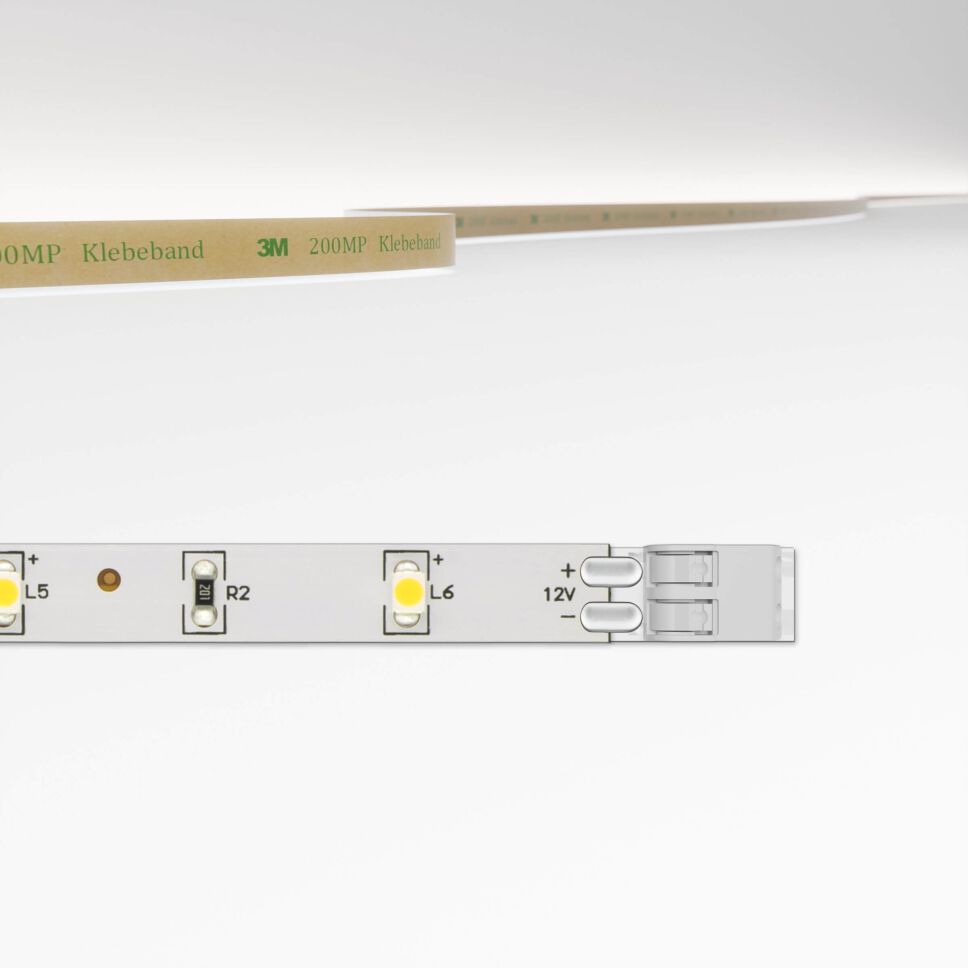 Draufsicht auf einen LED Streifen mit Klemmsystem und 10mm Breite und neutralweißen LEDs