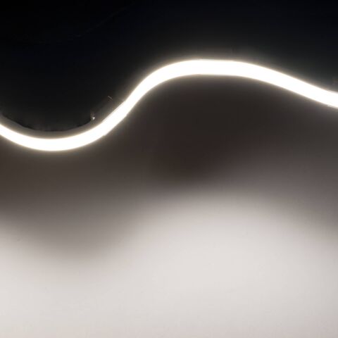 NEON SIDE LED Streifen mit nach oben leuchtenden LEDs zur Lichtwelle gelegt. Der LED Streifen leuchtet mit 4200K