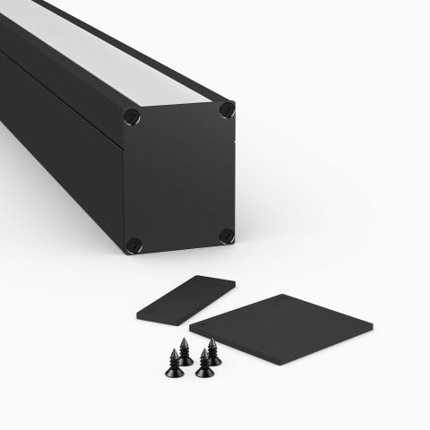 schwarze Endkappe für LED Alu Profil APNT, 2 Teilige  gelasert mit Schrauben passend zur Profilfarbe in schwarz eloxiert, Produktbild freigestellt vor grauen Hintergrund