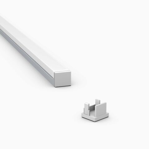 Endkappe in grau, passend zum LED Alu Profil SKP-E, freigestellt vor grauem Hintergrund