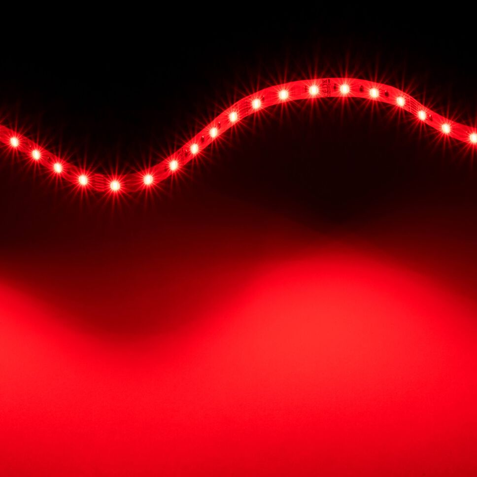 rot leuchtender RGBCCT LED Streifen zur Welle gelegt