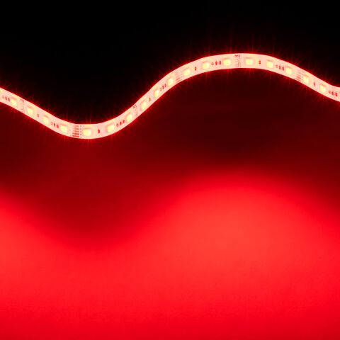 rot leuchtender RGBW LED Streifen, der Strip ist flexibel und kann so auch rund verlegt werden zur bspw. Lichtwelle