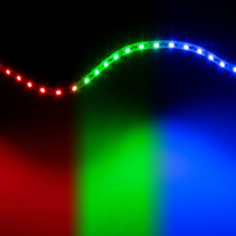 IC RGB LED Streifen leuchtend, Kollage mit den drei Primärfarben der RGB LEDs,  rot, grün, blau