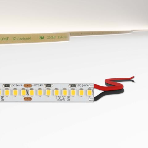 High Power LED Streifen mit 21W pro Meter und neutralweißer Lichtfarbe. LED Streifen hat einen Litzenanschluss