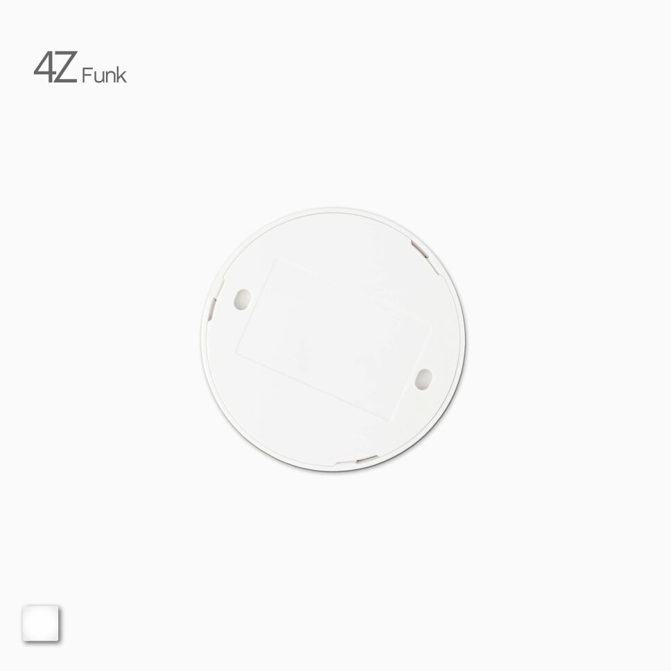 Rückansicht der weißen 1-Zonen 4Z LED Funk-Wandsteuerung, freigestellt vor grauen Hintergrund