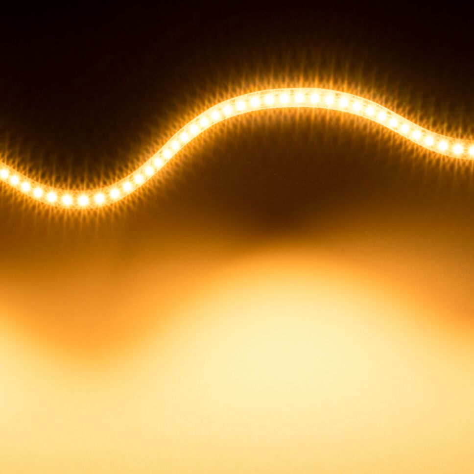 High Power CCT LED Streifen auf warmweiß gestellt und zur Welle gelegt