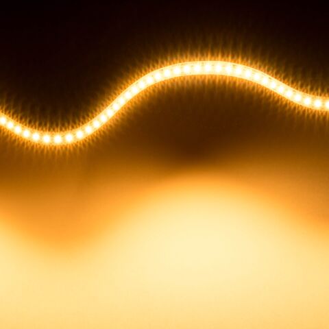 High Power CCT LED Streifen auf warmweiß gestellt und zur Welle gelegt