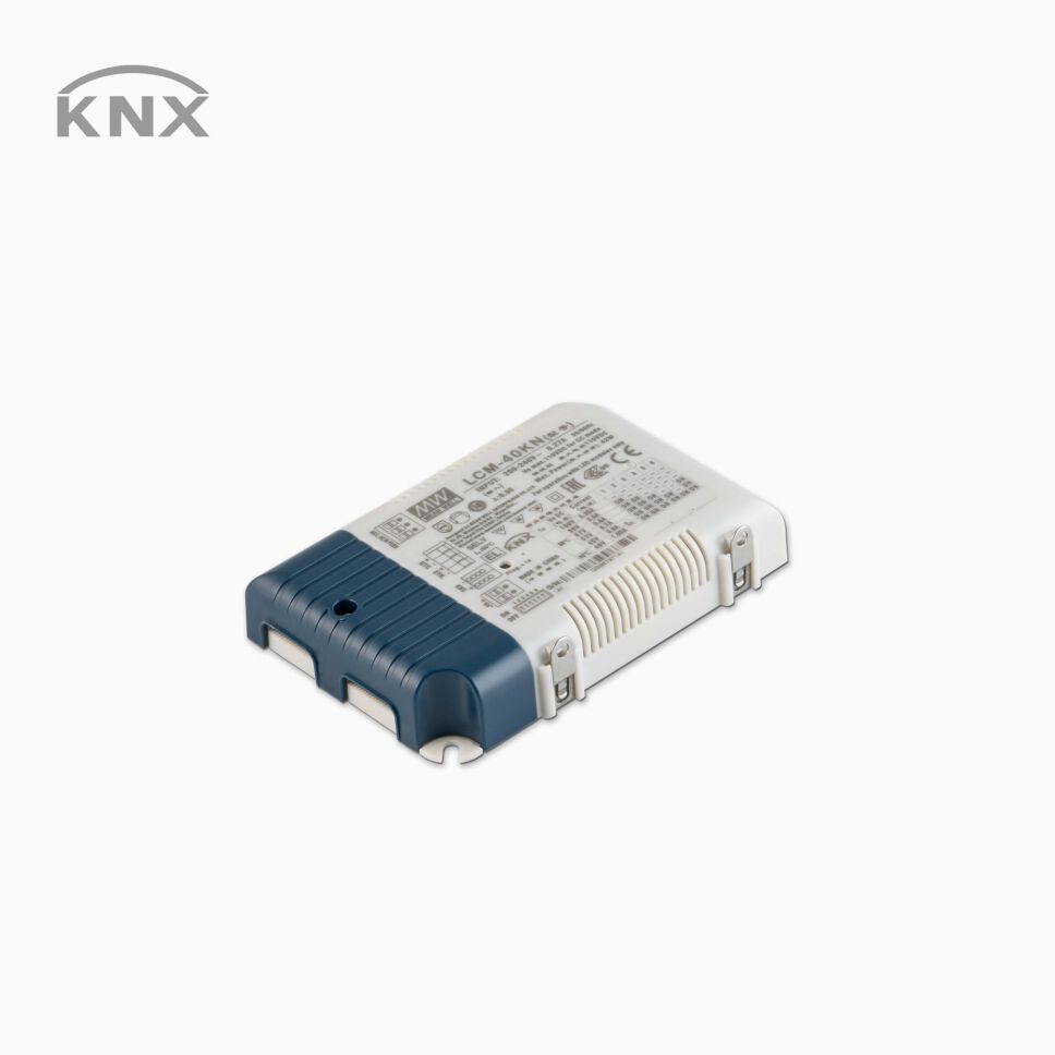 flaches LED Konstantstrom-Netzteil mit KNX-Schnittstelle, freigestellt vor grauen Hintergrund