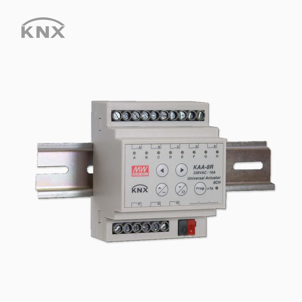 Produktbild vom KNX 8-fach Schaltaktor KAA-8R von MeanWell im grauen Kunststoffgehäuse für DIN-Hutschiene, freigestellt vor grauen Hintergrund