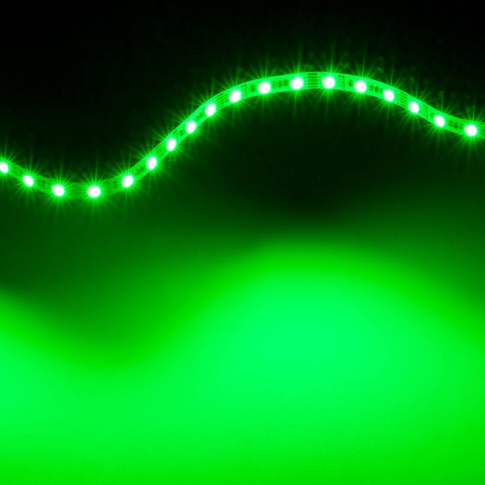 RGBW LED Streifen auf grün gestellt. Der flexible RGBW LED Streifen ist zur Lichtwelle gelegt