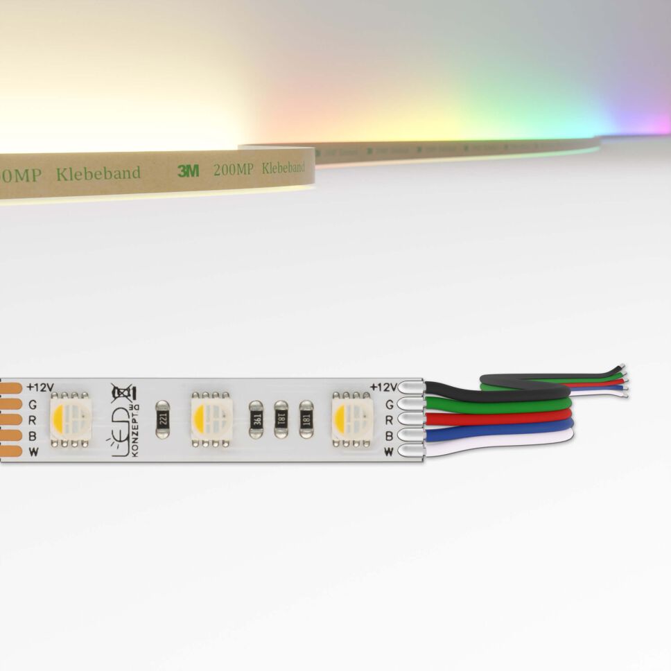 RGBW LED Streifen mit weißer 10mm breiter Leiterplatte mit Litzenanschluss als Anschlussart.