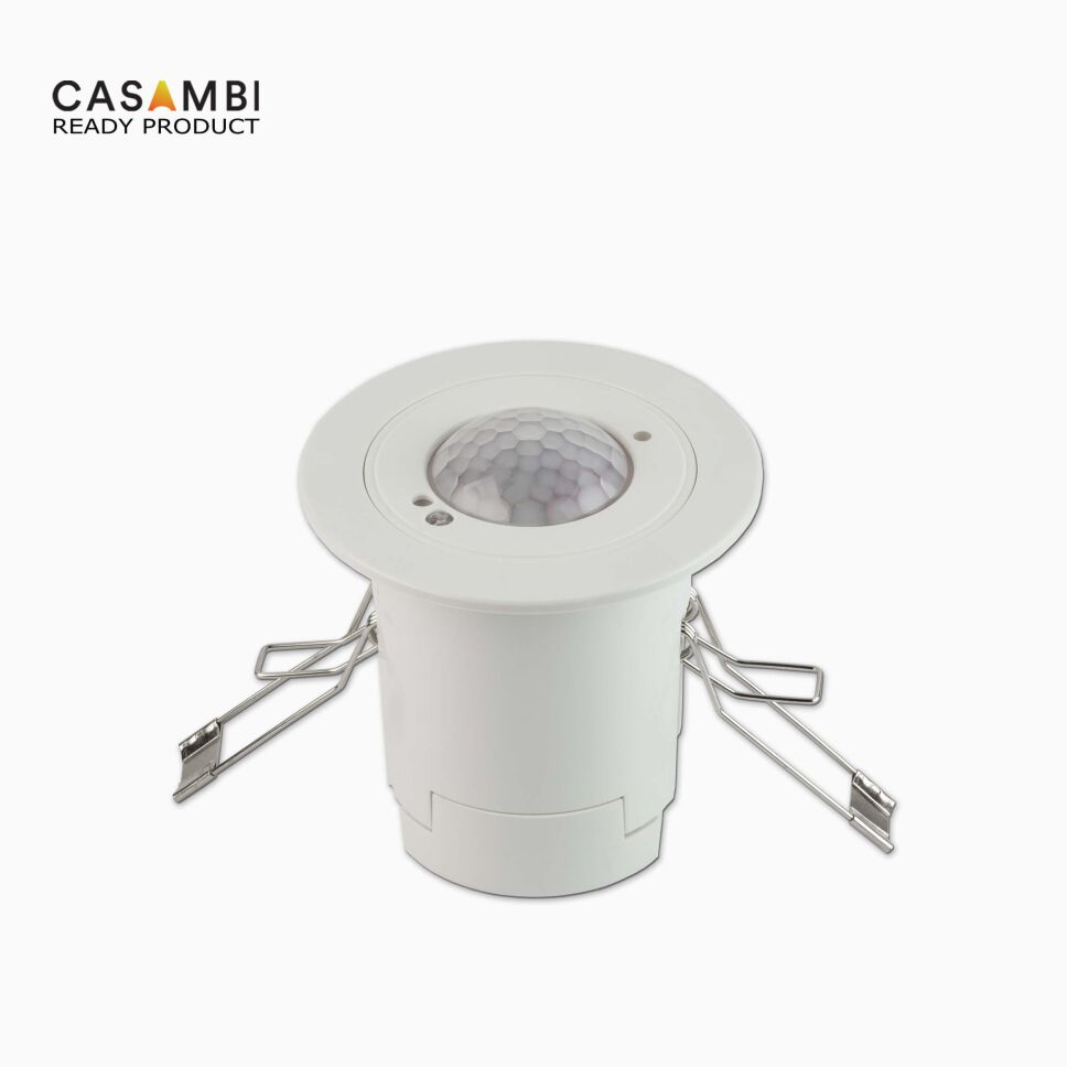 Draufsicht auf die Blende vom CASAMBI Präsenzmelder. Sensorlinse und Tageslichtsensor sind zu sehen. Freigestellt vor grauen Hintergrund