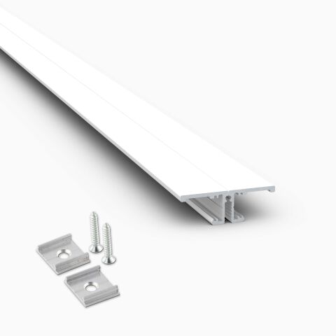 weißes Lichtvoutenprofil T, freigestellt vor grauem Hintergrund