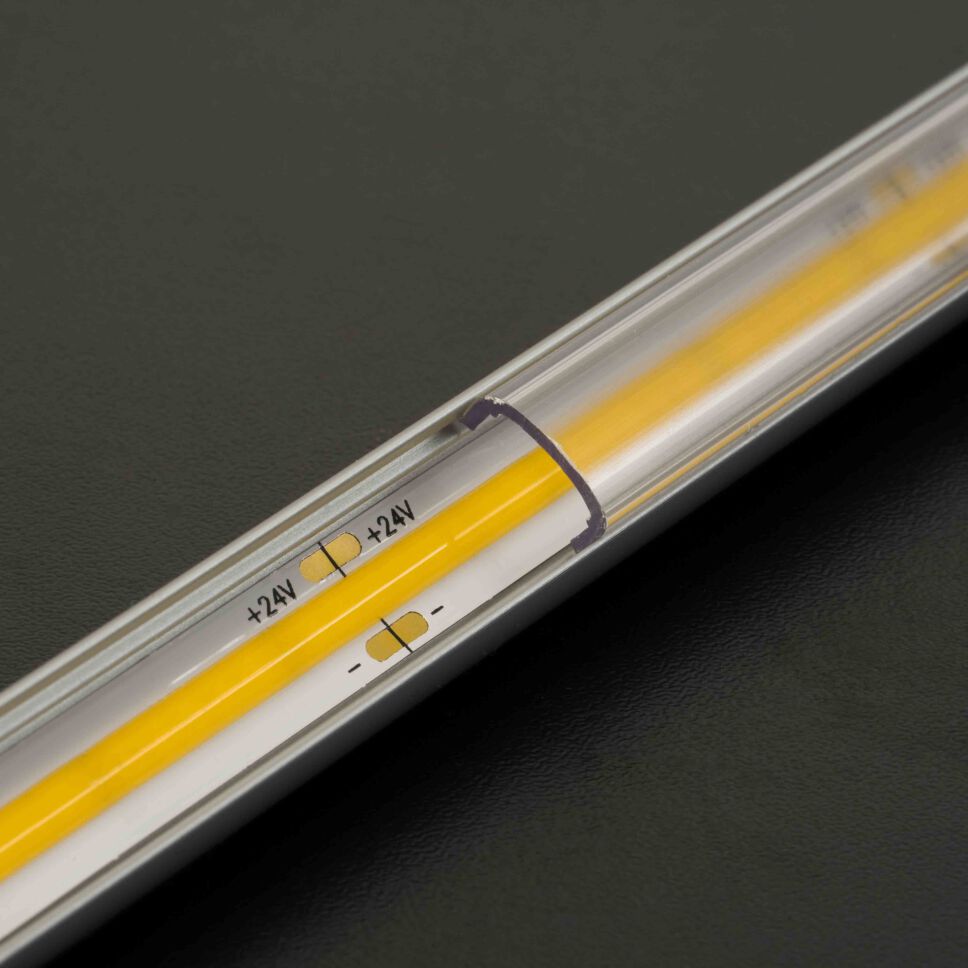 COB LED Streifen verbaut im LED Alu Profil R. COB LED Streifen ist ausgeschaltet und hat eine tolle Optik.