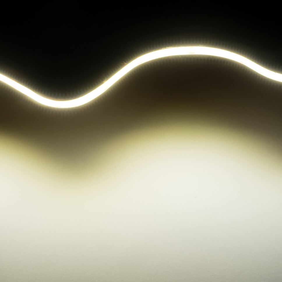 neutralweiß leuchtender COB LED Streifen mit 4000K Farbtemperatur zur Lichtwelle gelegt leuchtet punktfrei und gleichmäßig