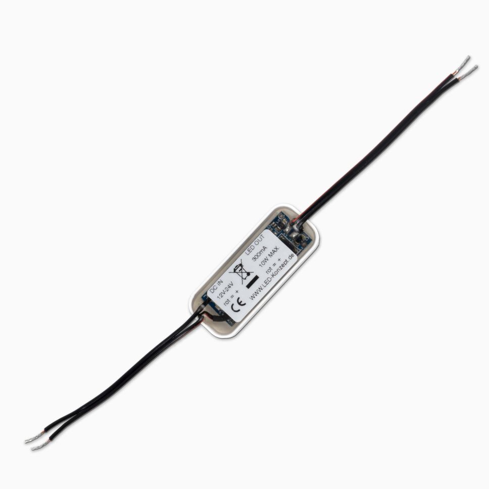 Draufsicht auf die Rückseite vom CV-CC Konverter. Leistungsdaten sind auf dem rückseitigen Aufkleber zu sehen