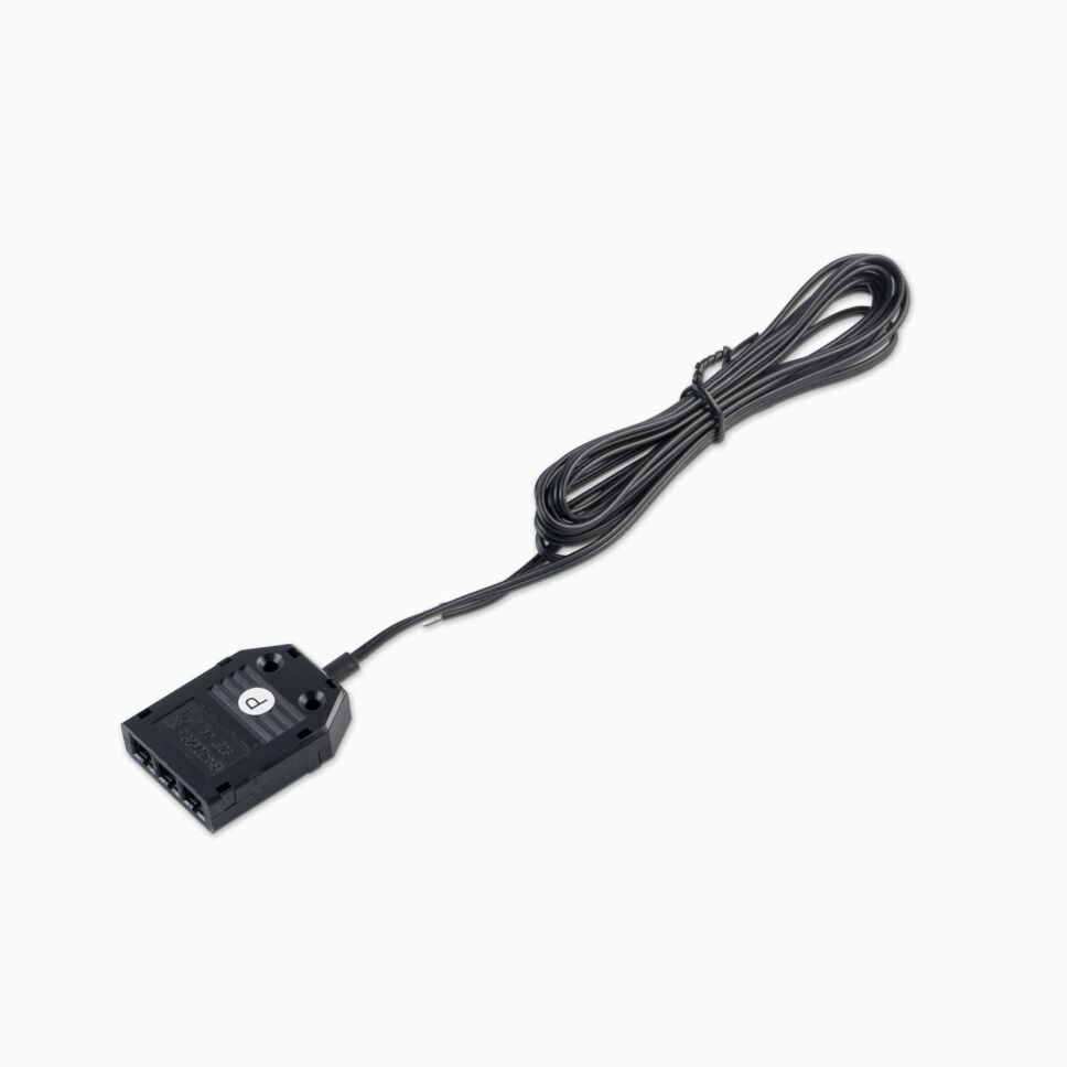 Produktbild vom 3-fach Verteiler mit paralleler Innenverdrahtung (P) in schwarz mit flacher Bauweise und 200cm langer schwarzer Zuleitung