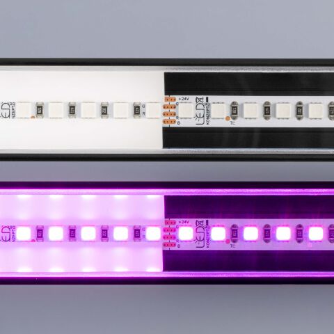 RGB LED Streifen im LED Alu Profil BASIC in schwarz mit eingesetztem Reflektor und satinierter Abdeckung