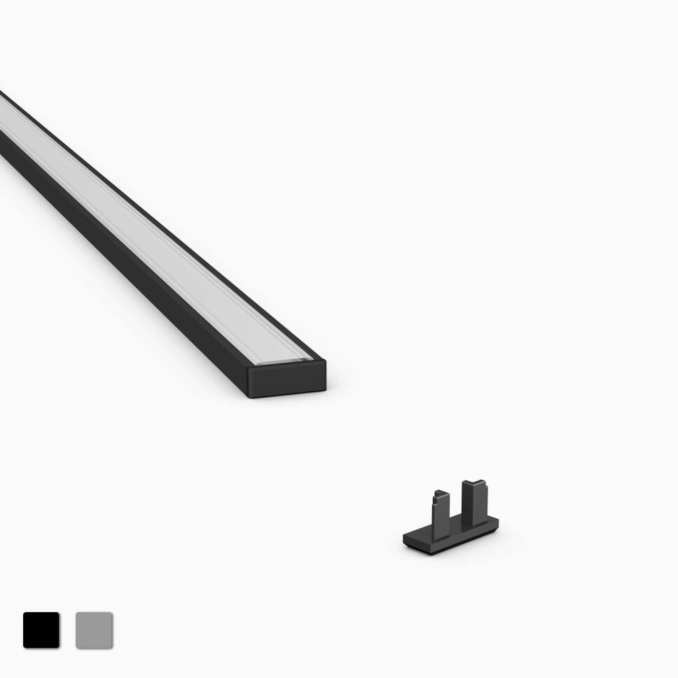 schwarze Endkappe aus Kunststoff für Profil SKP, Produktbild und Endkappe auf Profil gesteckt
