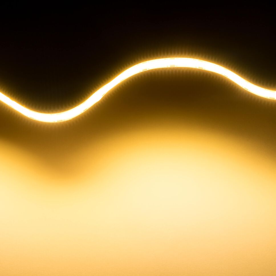 CCT COB LED Streifen auf warmweiß gestellt und zu einer Lichtwelle gelegt