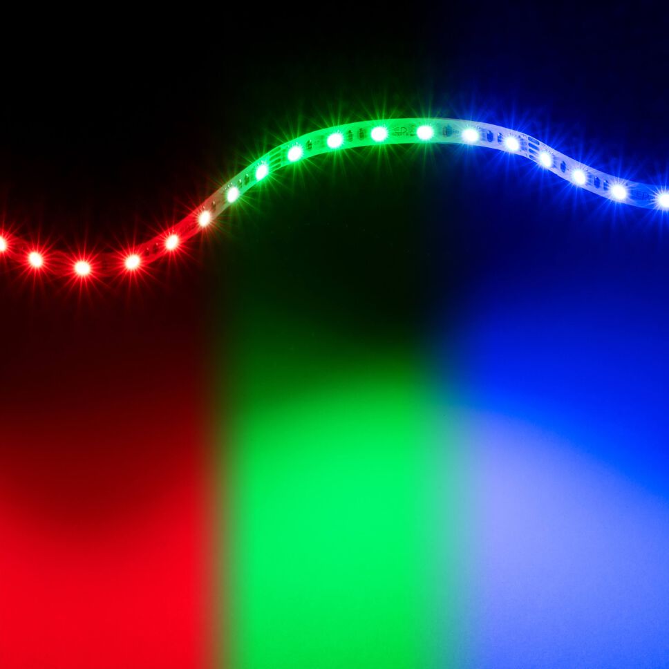 Technische Abbildung RGB LED Streifen 24V, 10mm breit. Draufsicht und Seitenansicht mit technischer Bemaßung