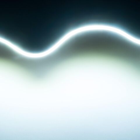 6500K kaltweiß leuchtender COB LED Streifen 12760 mit 8mm Breite, LED Streifen ist flexibel und zu einer Lichtwelle gelegt