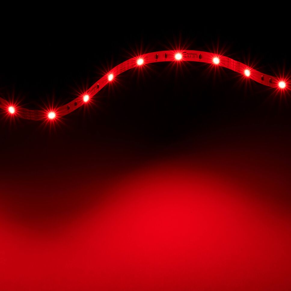 RGB LED Streifen auf rot gestellt, nur roter Kanal leuchet, das rot erscheint satt und gleichmäßig hell