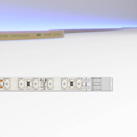 schmaler 8mm breiter, dicht bestückter LED Streifen mit 5cm Modullänge mit unserem Klemmsystem als Anschlussvariante