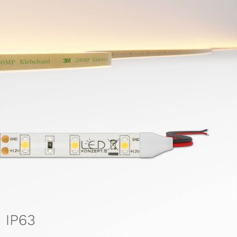 Draufsicht LED Streifen mit 8mm breiter Platine und Silikonverguss, das emittierte Licht des LED Streifens ist ganz oben im Bild illustriert