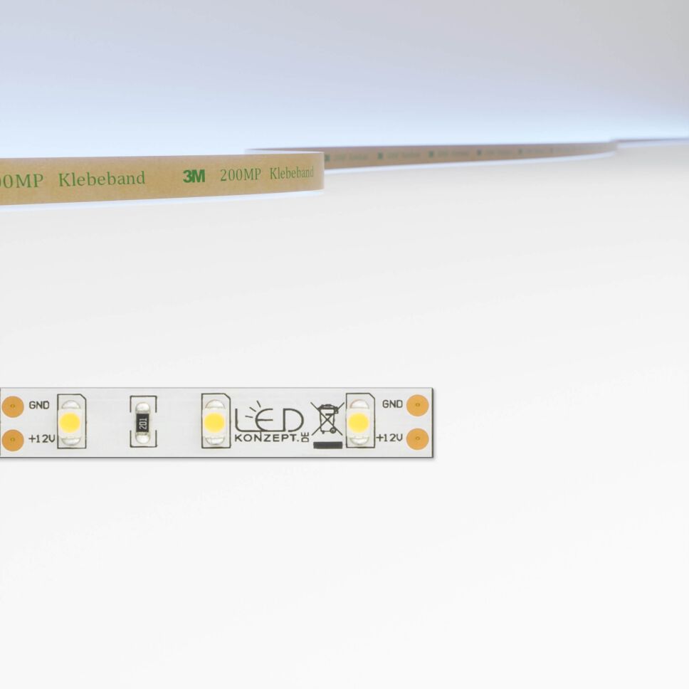 LED Streifen mit weißer Oberfläche und 5cm Modullänge und schematisch Darstellung der Lichtfarbe. Der Streifen besitzt blanke Lötkontakte