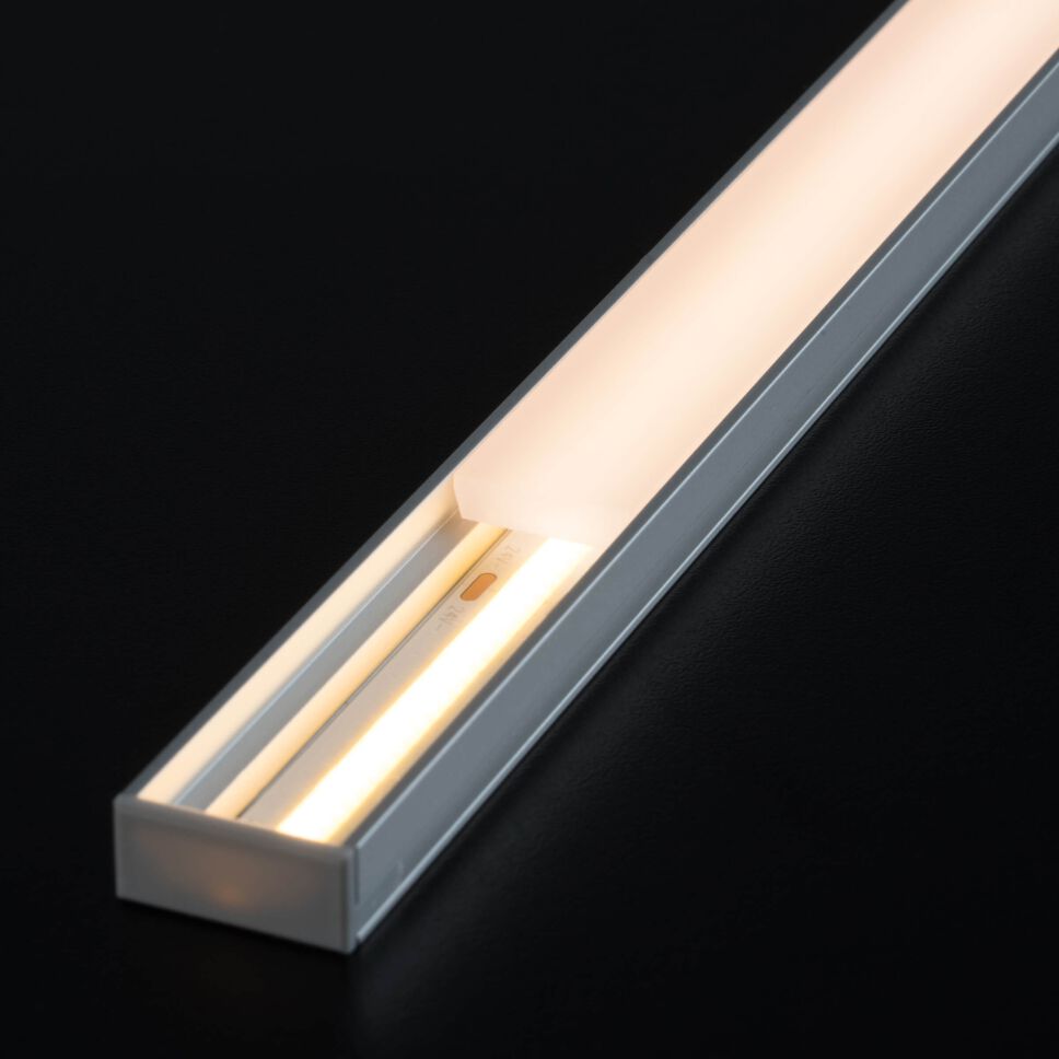 leuchtender COB LED Streifen im LED Alu Profil HR. Abdeckung des Profils leuchtet homogen und gleichmäßig