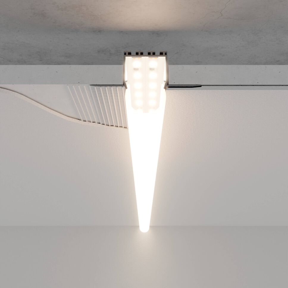 Trockenbau-Lösung für LED Deckenbeleuchtung, Profil ist eingelassen und verputzt, lediglich illuminierte Abdeckung ist sichtbar, weiß leuchtend