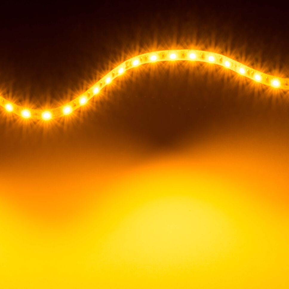 amber gelb-orange leuchtender LED Streifen mit 60 LEDs pro Meter, LED ist zur Welle gelegt