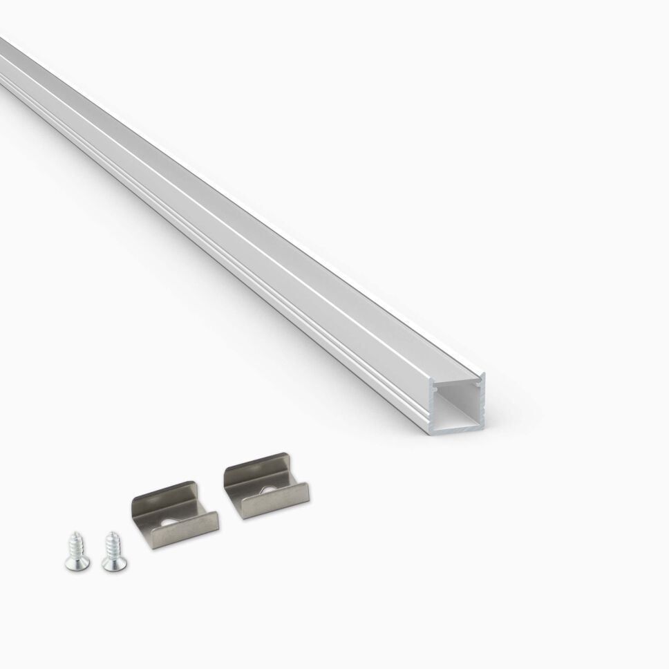 Produktbild vom LED Alu Profil S10 in pulverbeschichtet weiß mit satinierter Abdeckung und 2 Montageclips aus Federblech und Schrauben