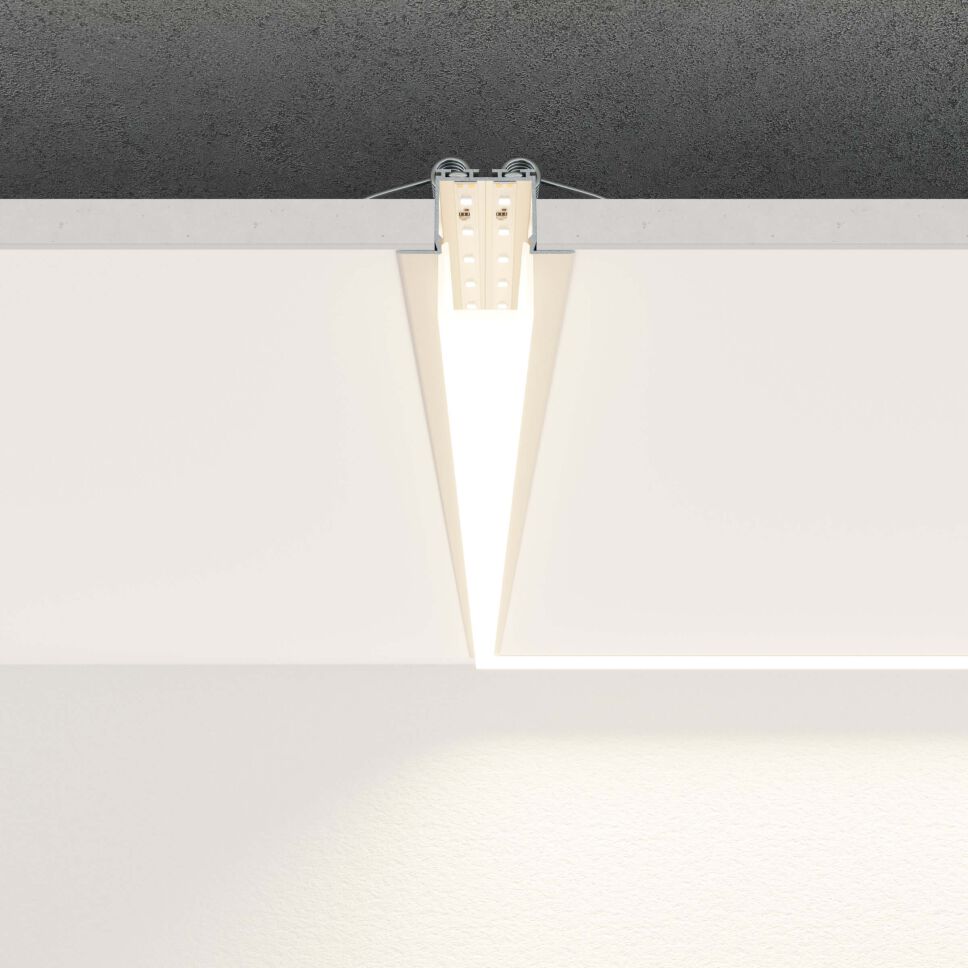 Anwendung LED Deckenbeleuchtung mit Profil LARKO-E an Zwischendecke, gehalten mit Befestigungsfeder, weiß leuchtend
